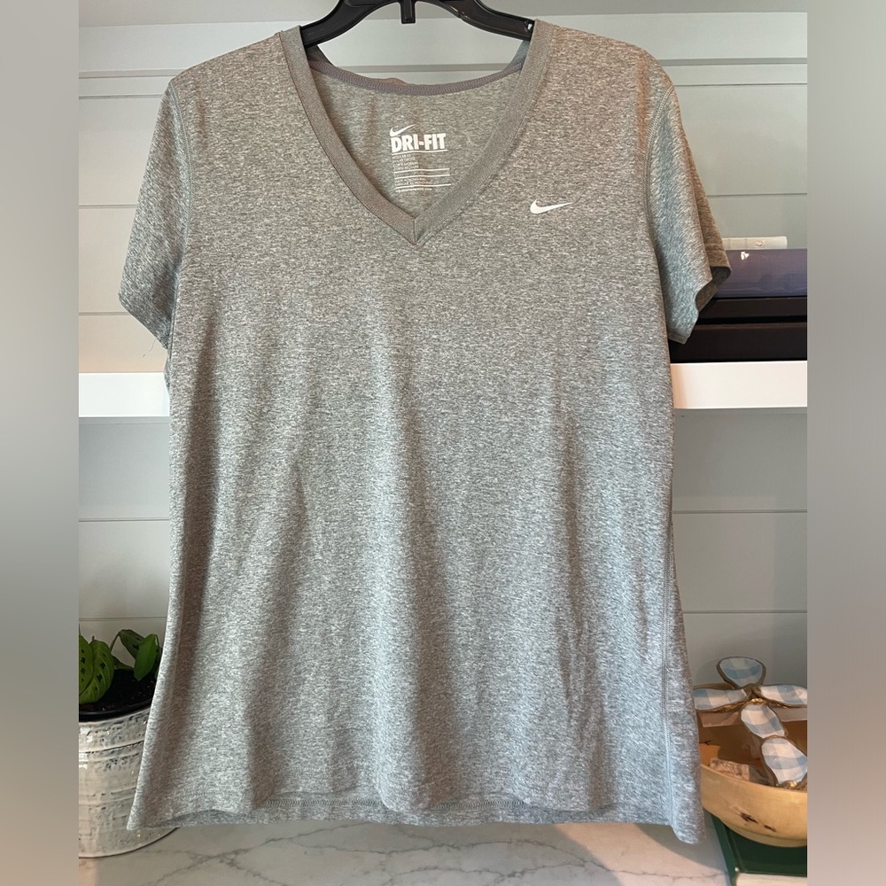 Nike dri-fit tee size large
